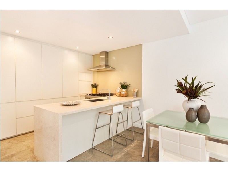 2/24 Clarence Avenue, Dee Why NSW 2099