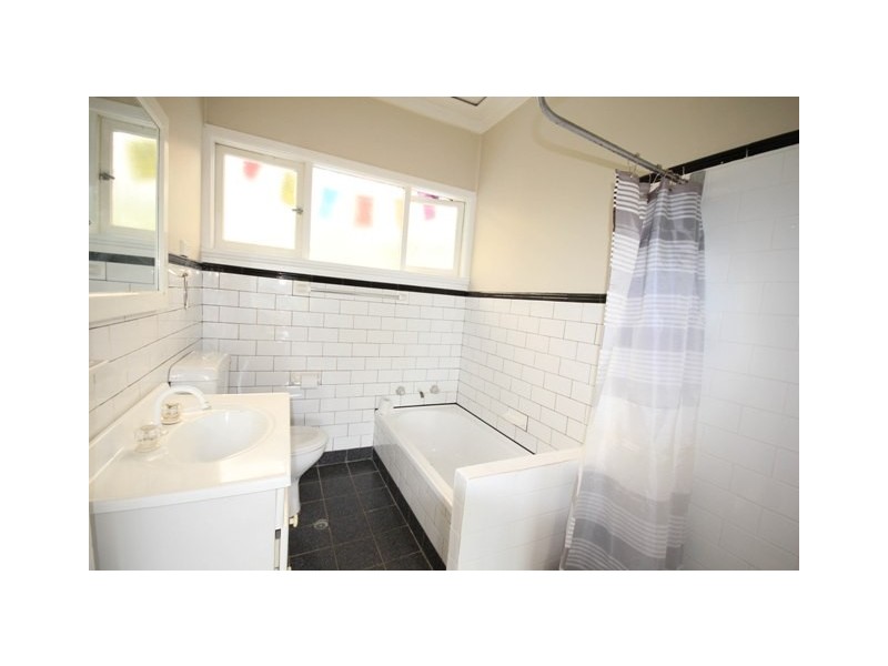 240 HEADLAND ROAD, Curl Curl NSW 2096