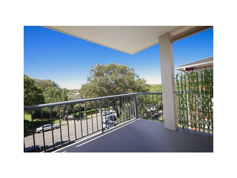 8/49 HOWARD AVENUE, Dee Why NSW 2099