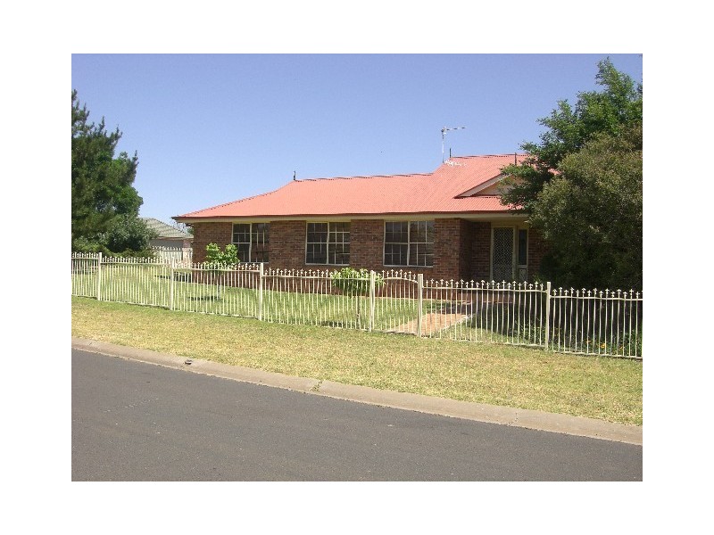 7A Clearwater Place, Dubbo NSW 2830