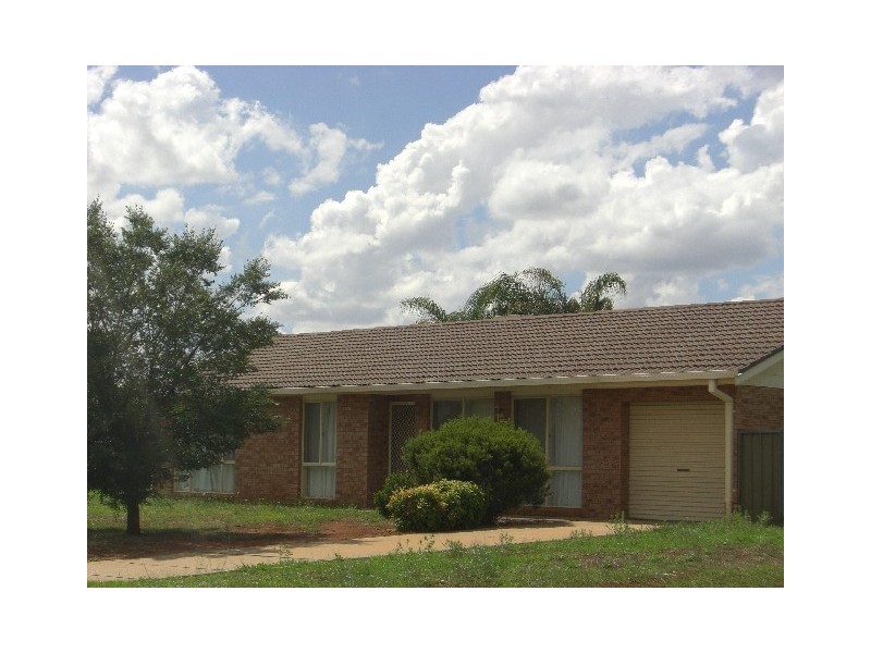 9 Bonner Crescent, Dubbo NSW 2830
