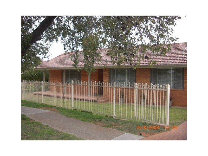 2 Highland Place, Dubbo NSW 2830