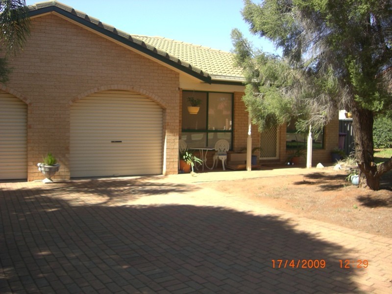 8B Ellis Park Close, Dubbo NSW 2830