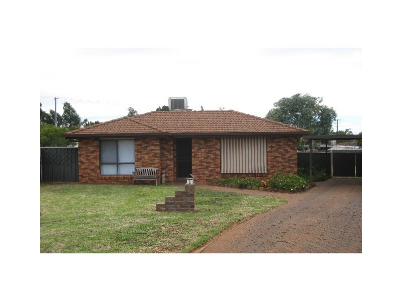 7 Giles Court, Dubbo NSW 2830