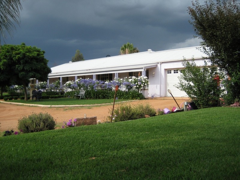 6 Araluen Way, Dubbo NSW 2830