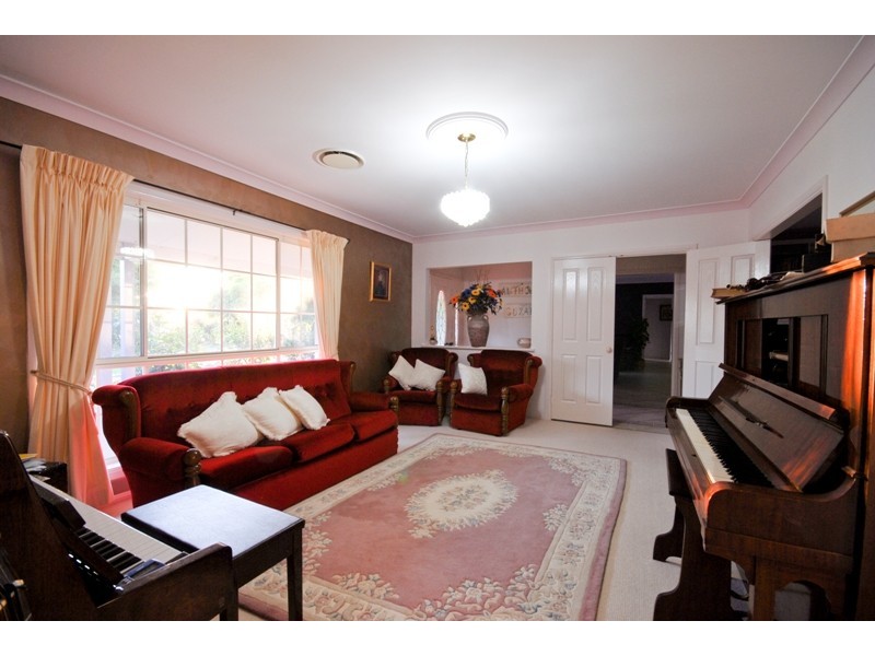 6 Araluen Way, Dubbo NSW 2830