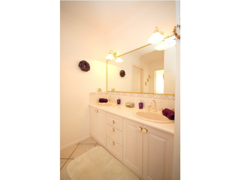 6 Araluen Way, Dubbo NSW 2830