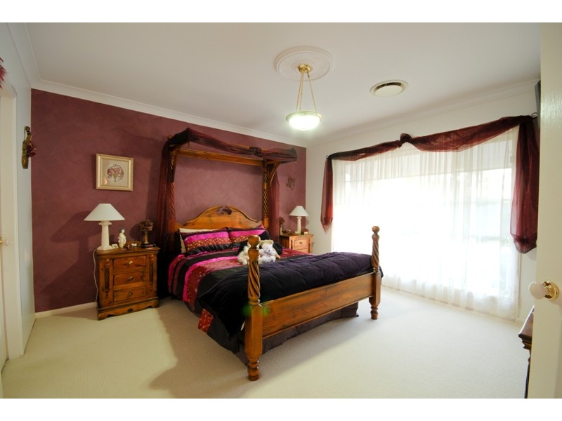 6 Araluen Way, Dubbo NSW 2830