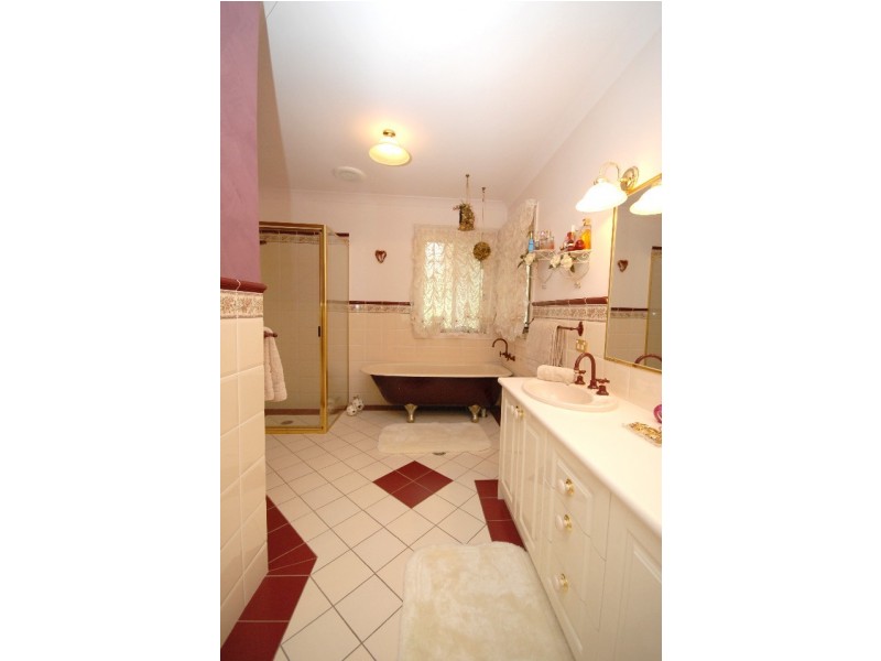 6 Araluen Way, Dubbo NSW 2830