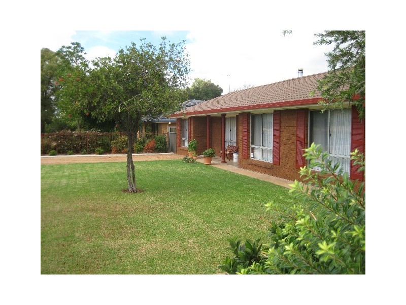 1 Buckingham Drive, Dubbo NSW 2830