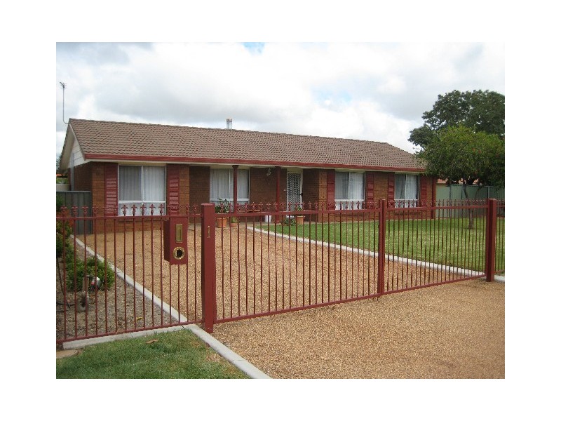 1 Buckingham Drive, Dubbo NSW 2830