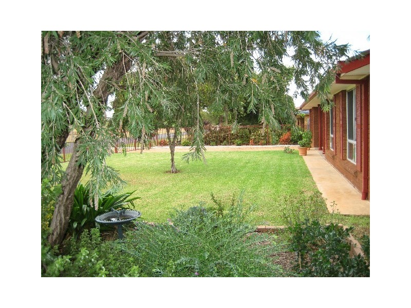 1 Buckingham Drive, Dubbo NSW 2830