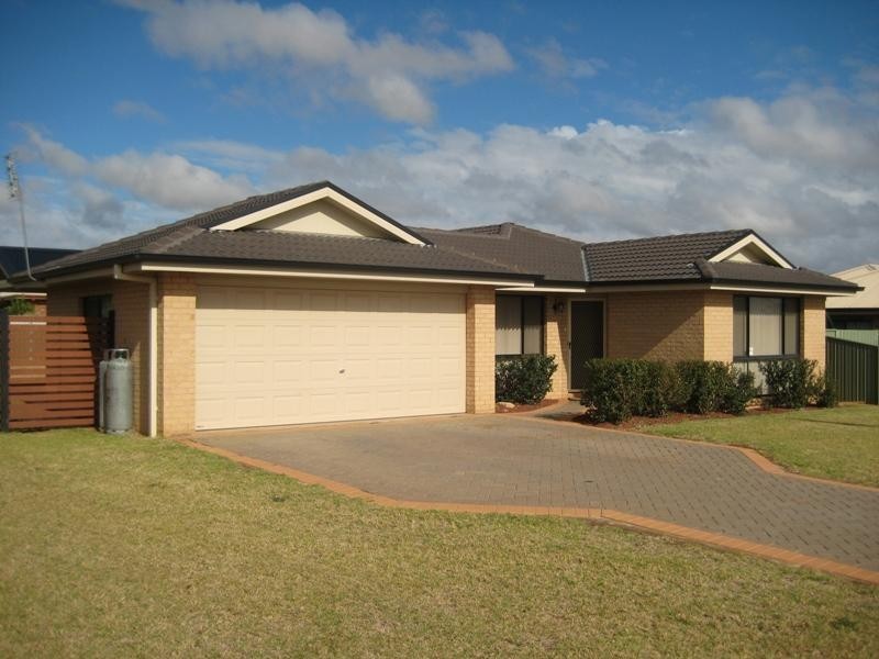 11 Lancaster Park Place, Dubbo NSW 2830