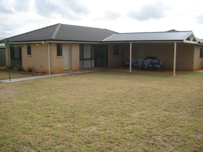 11 Lancaster Park Place, Dubbo NSW 2830