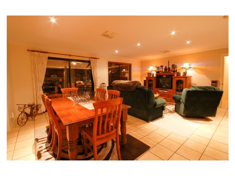 6 Oakmont Avenue, Dubbo NSW 2830