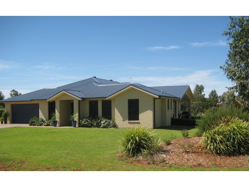 7 Chanara Crescent, Dubbo NSW 2830