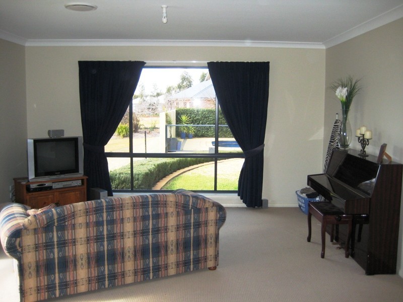7 Chanara Crescent, Dubbo NSW 2830