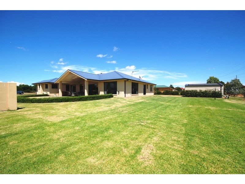 7 Chanara Crescent, Dubbo NSW 2830