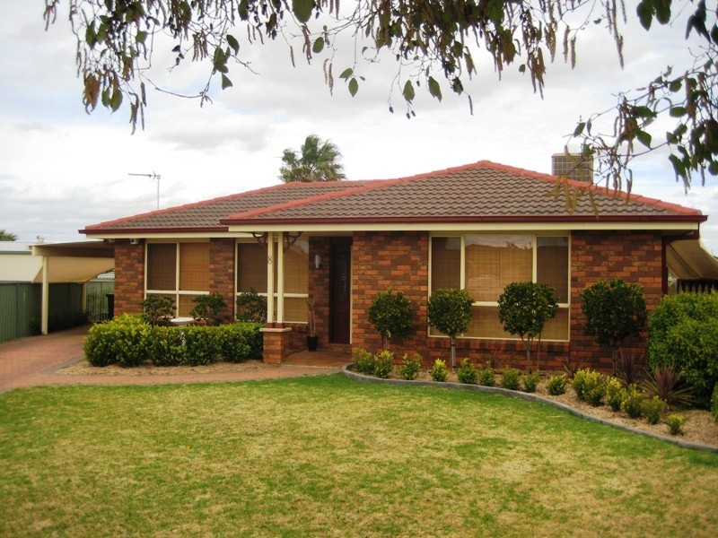 8 Silkwood Close, Dubbo NSW 2830