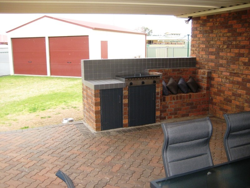 8 Silkwood Close, Dubbo NSW 2830