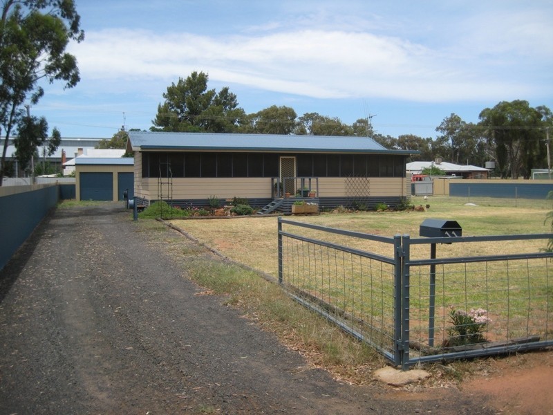 11 Bomen Street, Ballimore NSW 2830