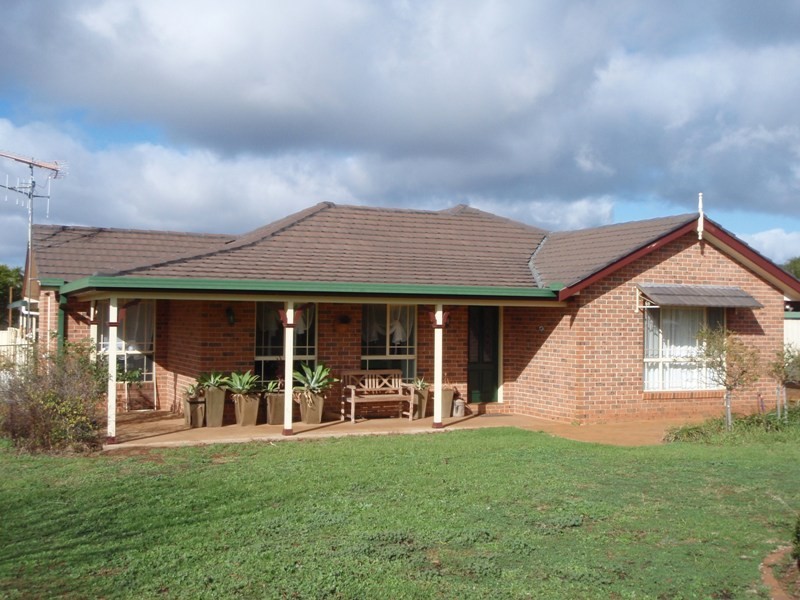 4R Debeaufort Drive, Dubbo NSW 2830