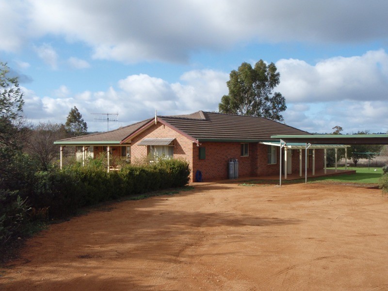 4R Debeaufort Drive, Dubbo NSW 2830