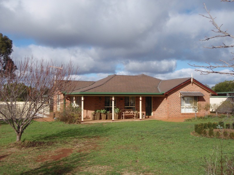 4R Debeaufort Drive, Dubbo NSW 2830