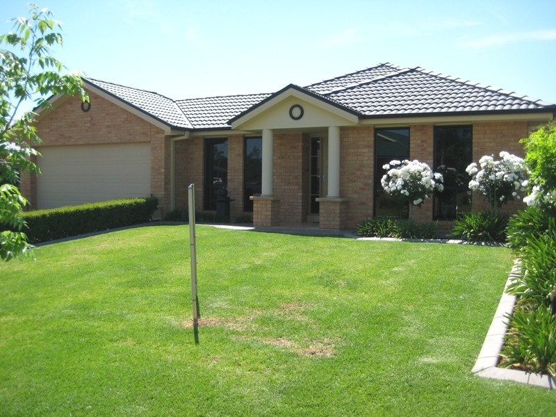 4 Paroo Place, Dubbo NSW 2830