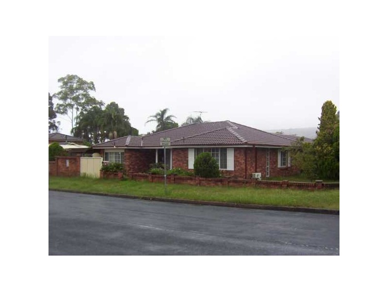 2 Bel Hilton Parade, West Gosford NSW 2250