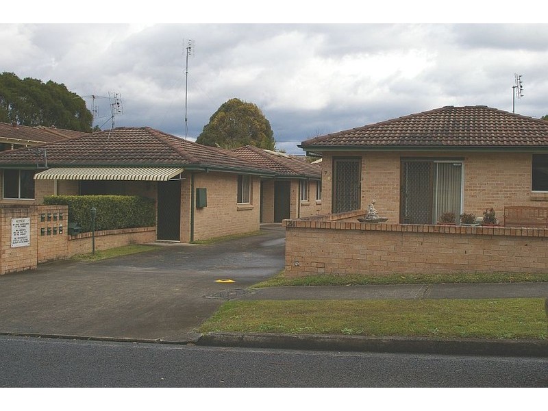 2/24 Russell Street, East Gosford NSW 2250