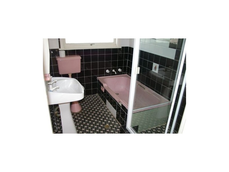 30 Angus Avenue, Wyoming NSW 2250