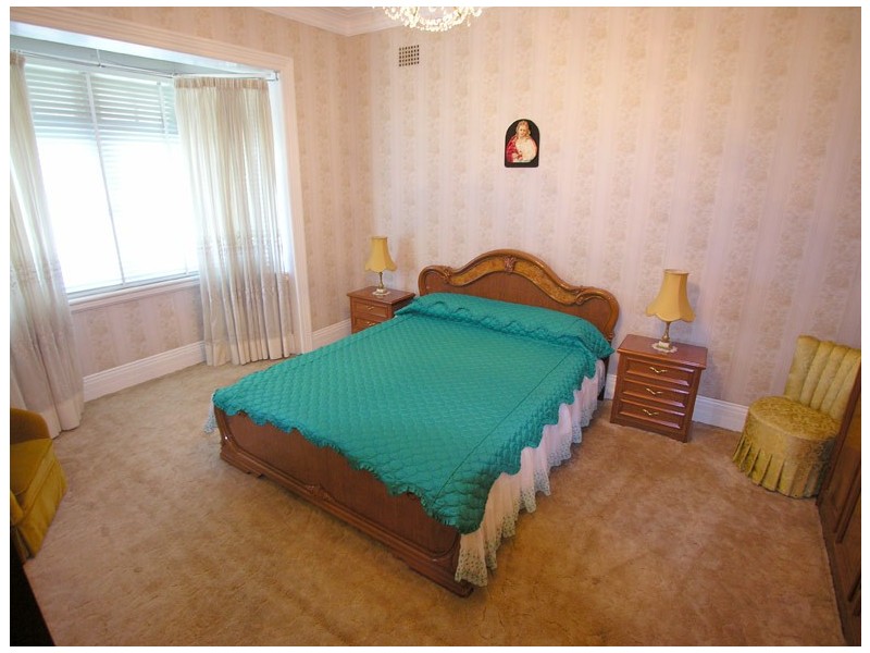 18 TRESSIDER AVENUE, Haberfield NSW 2045