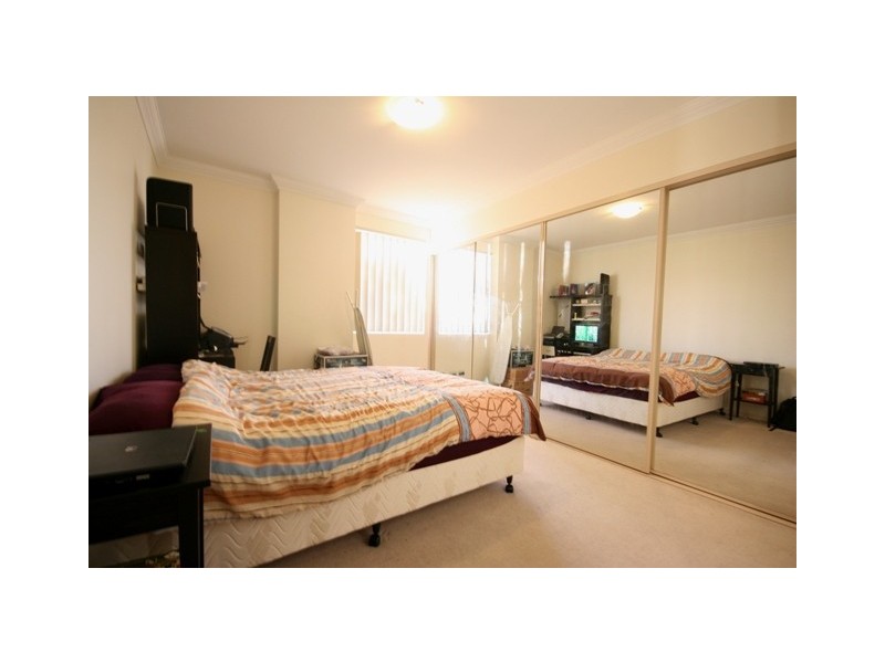 8 WENTWORTH DRIVE, Liberty Grove NSW 2138