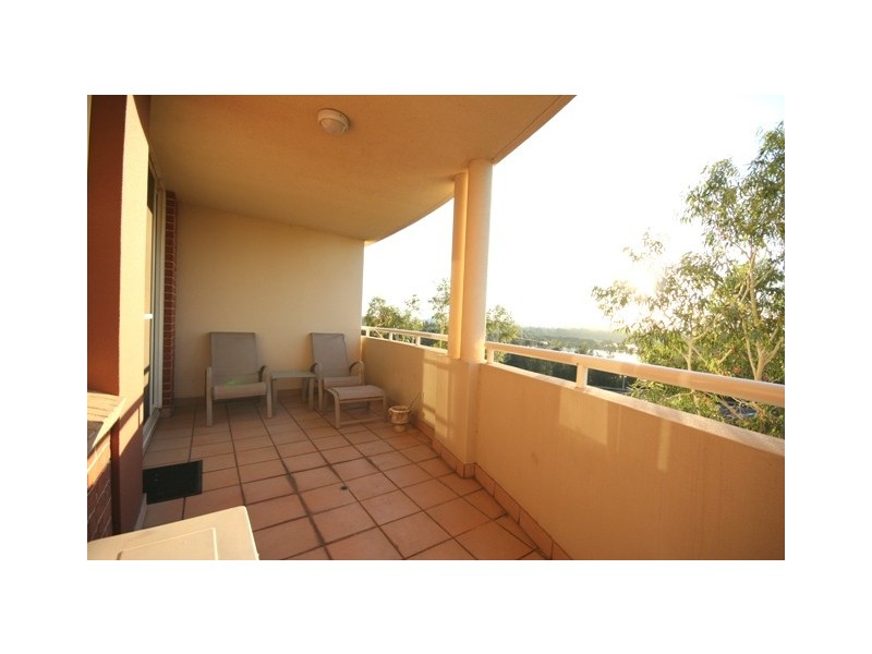 8 WENTWORTH DRIVE, Liberty Grove NSW 2138