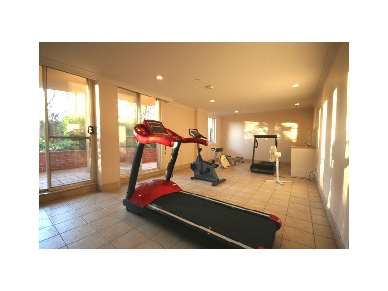 8 WENTWORTH DRIVE, Liberty Grove NSW 2138