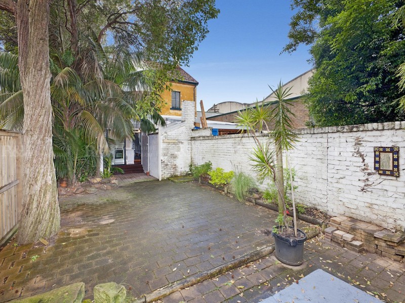 8 Lackey Street, St Peters NSW 2044