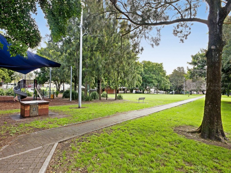 8 Lackey Street, St Peters NSW 2044