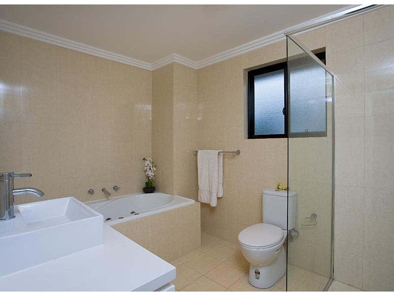 2 Moore Street, Roseville NSW 2069