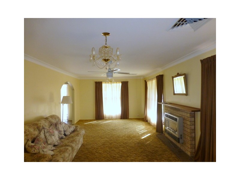 16 Bollinger Street, Parkes NSW 2870
