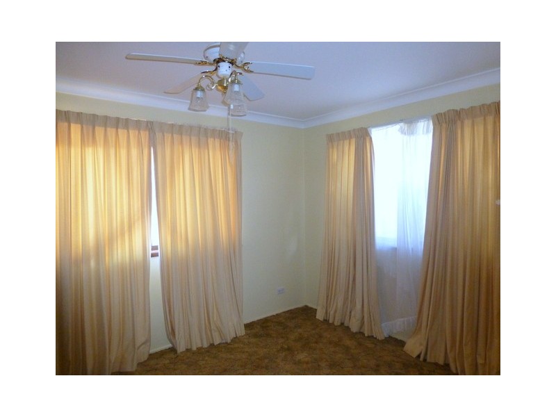 16 Bollinger Street, Parkes NSW 2870