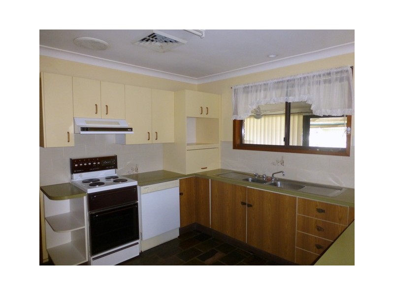 16 Bollinger Street, Parkes NSW 2870