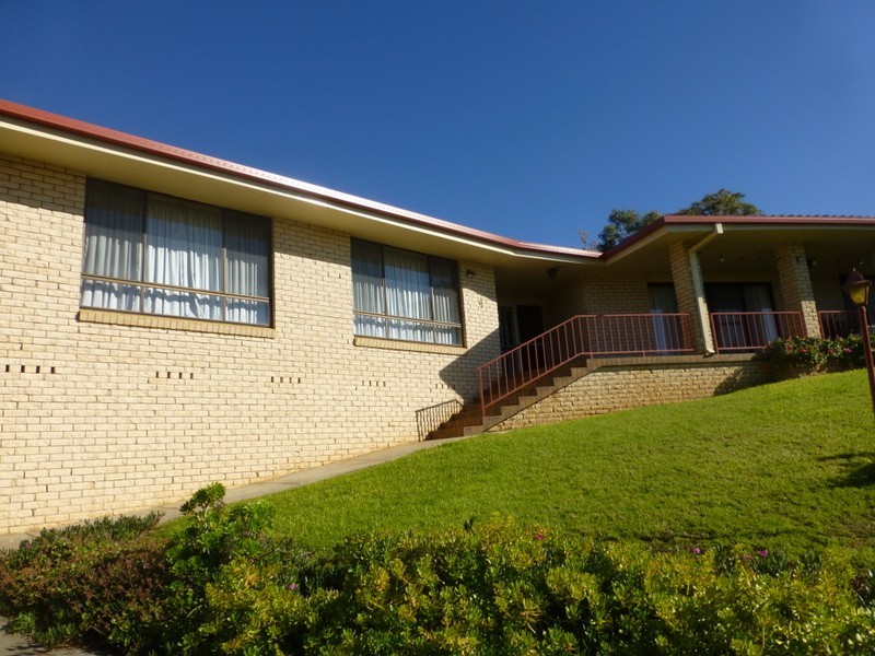 4 Mendos Place, Parkes NSW 2870