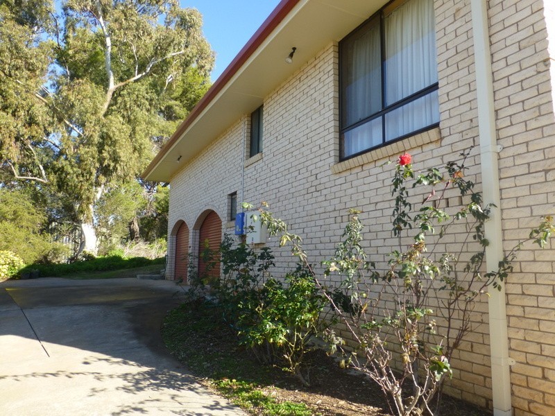 4 Mendos Place, Parkes NSW 2870