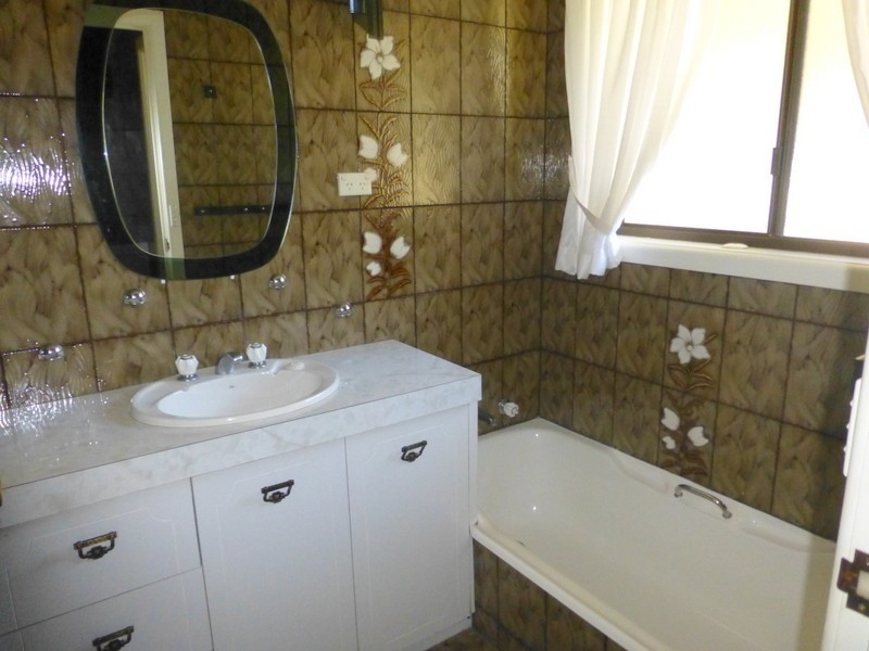 4 Mendos Place, Parkes NSW 2870