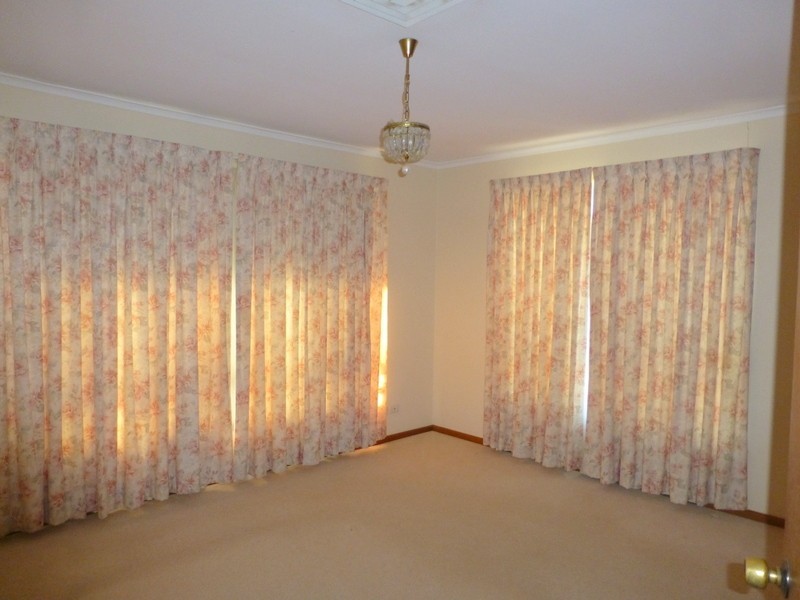 4 Mendos Place, Parkes NSW 2870