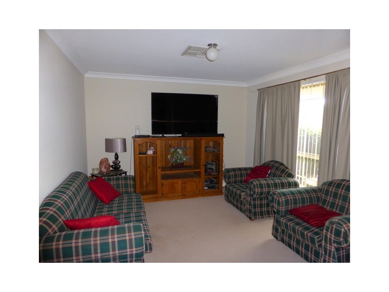 4 Avoca Place, Parkes NSW 2870