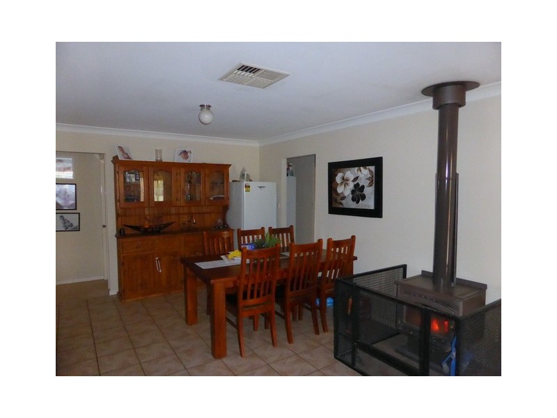 4 Avoca Place, Parkes NSW 2870