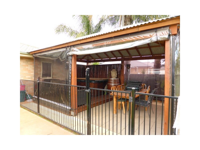 4 Avoca Place, Parkes NSW 2870