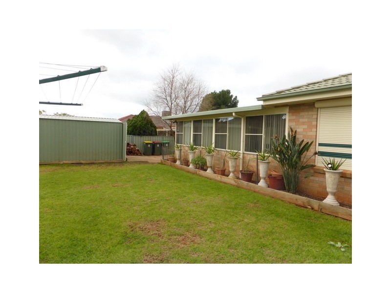 4 Avoca Place, Parkes NSW 2870